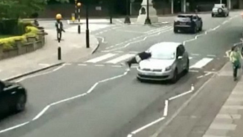 ​На "битловской" зебре у студии Abbey Road произошло ДТП с жестко сбитым пешеходом