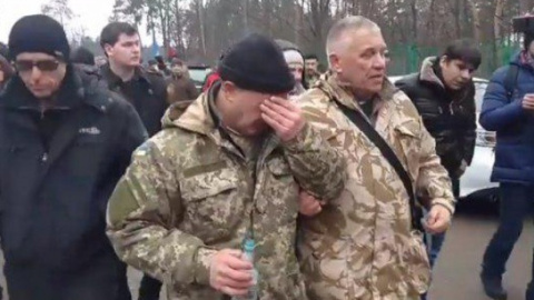 Барні в обличчя бризнули з газового балончика. Скріншот відео @Auto_Maidan