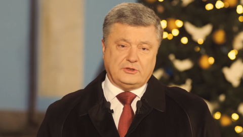 Порошенко привітав українців з безповоротним рухом у Європу і пообіцяв забезпечити умови для економічного підйому
