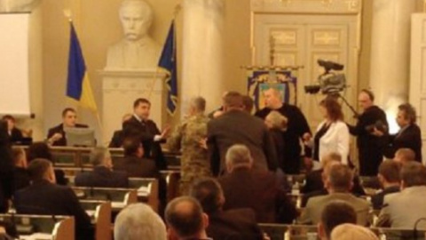 Кошулинський побився на засіданні Львівської облради з помічником голови