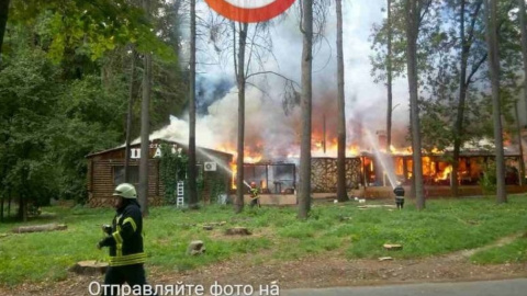 Горить ресторан "Шам". Фото: facebook.com/dtp.kiev.ua