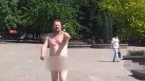 Милиция отвезла мужчину в Ворошиловский районный отдел для выяснения обстоятельств.