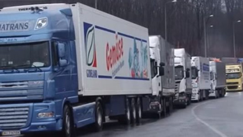 На українсько-словацькому кордоні вишикувалася черга з російських вантажівок