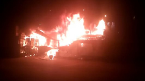 У Києві біля станції метро загорілися МАФи