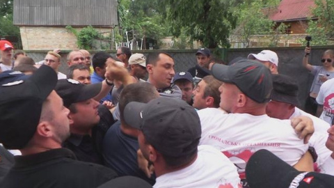 У Козині під Києвом місцеві жителі з кувалдами побилися за пляж