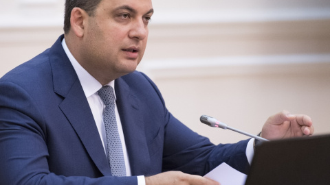 Гройсман предложил запретить разводы. В шутку