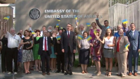 ​Посольство США поздравило Украину, зачитав строки ее гимна на 17-ти языках