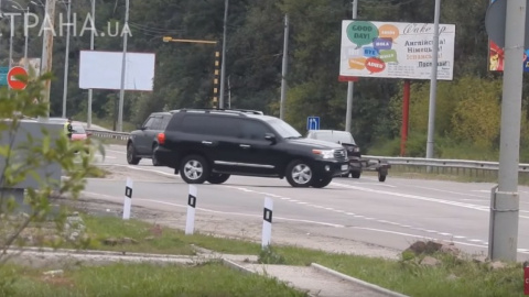 Кортеж Турчинова порушив ПДР на виїзді з Києва: опубліковано відео
