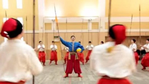 Відео дня: український ансамбль напередодні Євро-2016 станцював у футбол