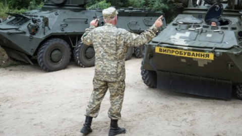 Турчинову продемонстрували бойову міць новітнього українського БТРа