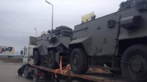 В Одесу доставили першу партію британських бронемашин для української армії