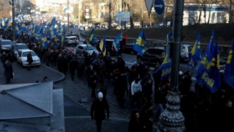 Мітингувальники перекрили Грушевського та вимагають відставки Яценюка