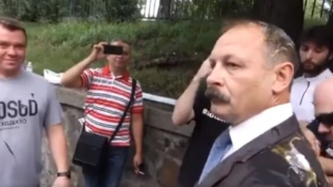 Барна начал оскорблять активистов. Скриншот видео