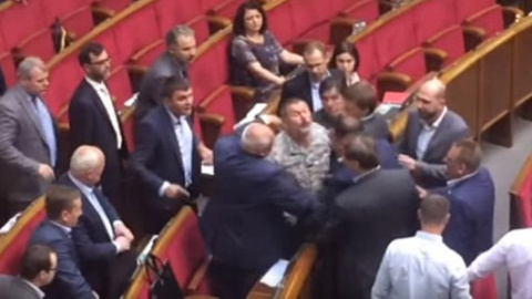 У Раді перед закриттям ранкового засідання сталася бійка