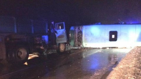 У Рівненській області маршрутка врізалася в трактор, 5 людей постраждали