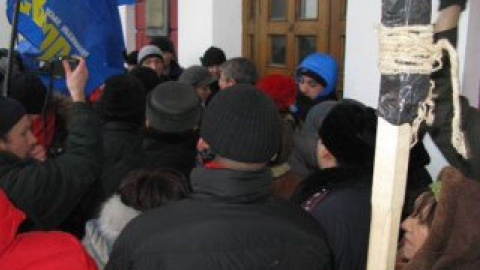 Около 100 представителей "Свободы" штурмовали Одесский горсовет.