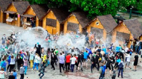 Відео дня: в Івано-Франківську влаштували батли-обливания