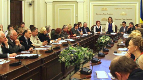 На круглому столі у Верховній Раді нардепи вимагали від влади введення виборності губернаторів