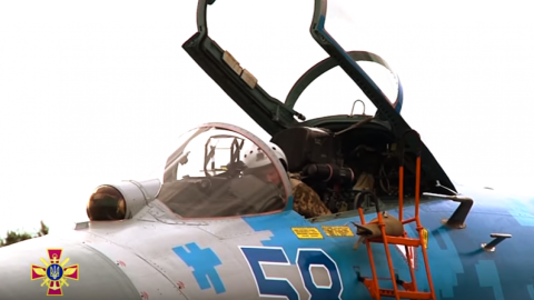 до Дня авіації український ас тренується на Су-27