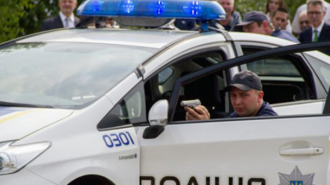 Нова поліція проігнорувала проїзд на червоне світло