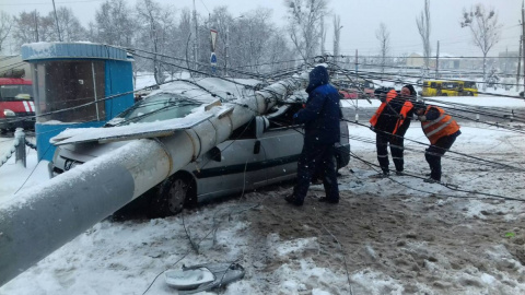 Водія було госпіталізовано. Фото:vn.dsns.gov.ua