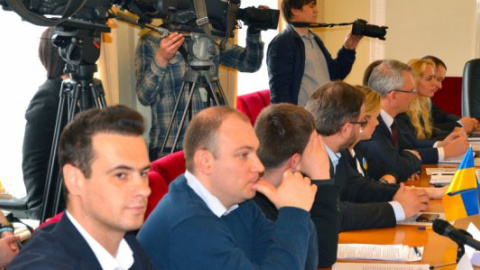 ​У Верховній Раді пройшов круглий стіл на підтримку ініціативи про договори між Києвом і регіональною владою та виборності губернаторів