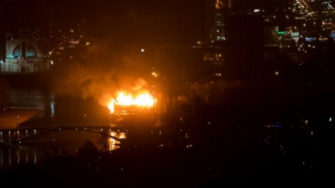 У Києві горить ресторан на воді