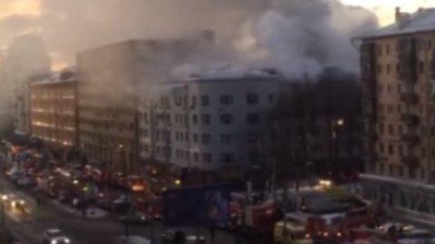 У центрі Москви горить будинок культури МВС