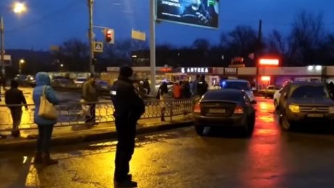 На месте событий работают следственно-оперативная группа и переговорщики. Скриншот видео youtube.com/watch?v=OC5XPk9ibhs