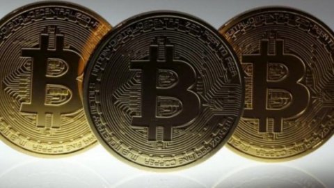 ​Виртуальная валюта Bitcoin впервые с 2013 года стоит менее 200 долларов