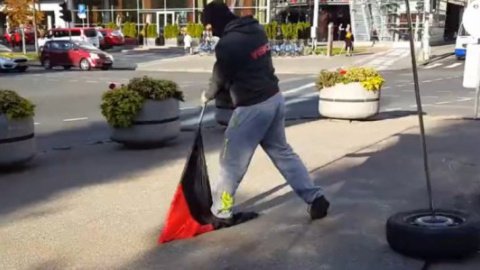У Ризі російськомовні вандали зірвали відкриття виставки, присвяченої Майдану