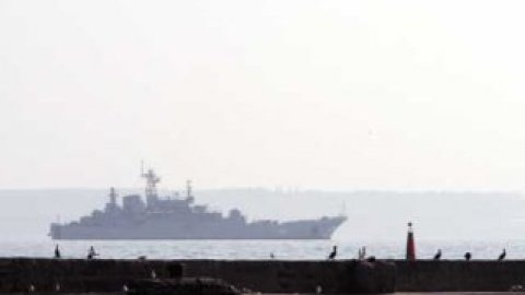 Флагман ВМС Украины "Гетман Сагайдачный" спешит в Крым