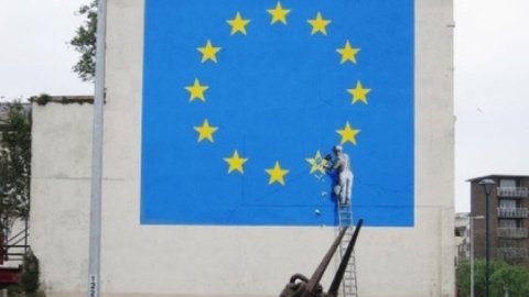 Приводом для зображення прапора без однієї зірки став тривалий Brexit. Фото: Зображення з Instagram-аккаунта Banksy
