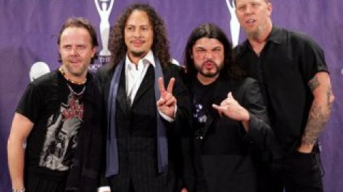 Крім головного героя в трейлері показано музикантів Metallica, що виконують пісню "Master of Puppets".