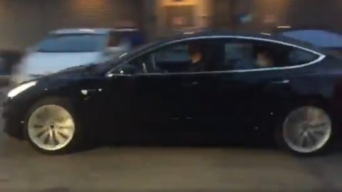 Попередні замовлення почнуть приймати в квітні 2017 року. Фото: twitter.com/elonmusk