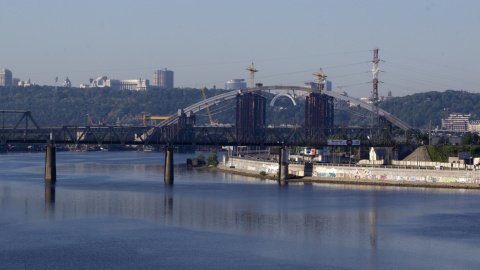 Мост находится в хорошем состоянии.