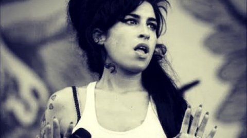 Эту песню она записала до мировой популярности. Фото:instagram.com/amywinehousethebest