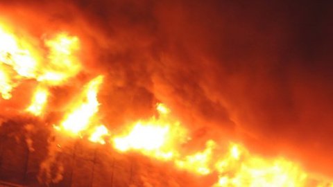 У США з рейок зійшов потяг з нафтою, жителів ближніх містечок евакуйовано