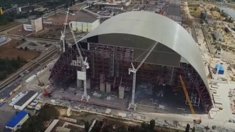Скриншот видео. Чернобыльский саркофаг