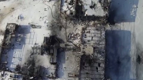 ​Волонтеры выложили в сеть видео аэросъемки из донецкого аэропорта