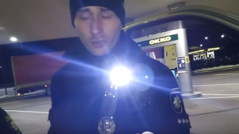Патрульні побили водія. Скріншот youtube.com/POLICE CONTROL