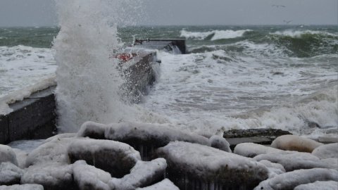 У місті не припиняється заметіль, крижаний вітер і сильний мороз