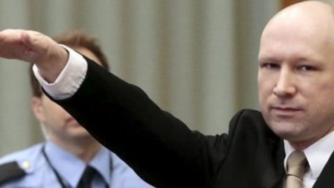 Брейвік привітав суд нацистським жестом