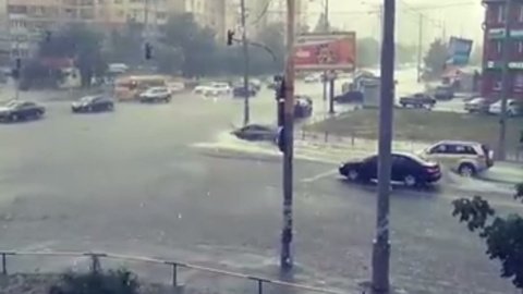 Троєщину затопило. Скріншот видео
