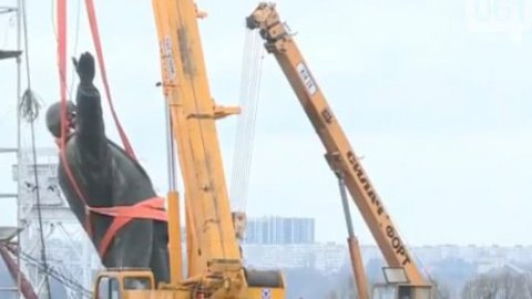 ​Пам'ятник Леніну в Запоріжжі повалено