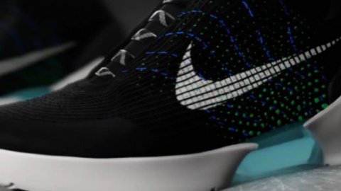 Nike начинает продажу кроссовок из "Назад в будущее 2"