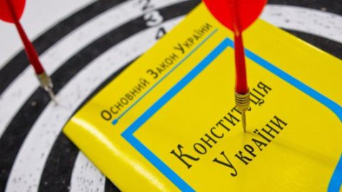 Зміни до Конституції в частині децентралізації ухвалять до кінця року - Порошенко