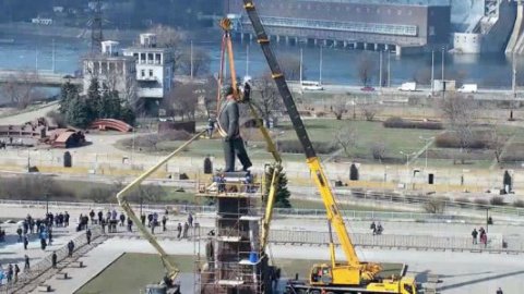 ​У Запоріжжі демонтують найбільший пам'ятник Леніну