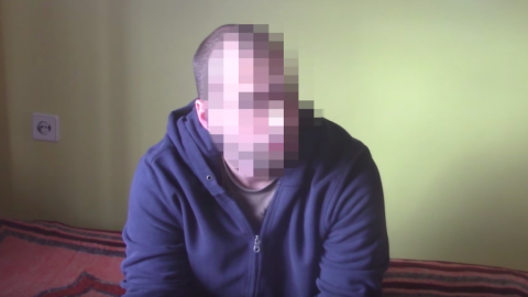 Чоловіки відібрали у 30 осіб документи. Скріншот відео Нацполиции