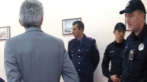 Поліція показала допит чоловіка, що напав на дружину Турчинова